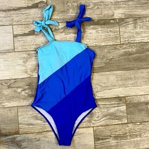 NWOT-one piece bathing suit